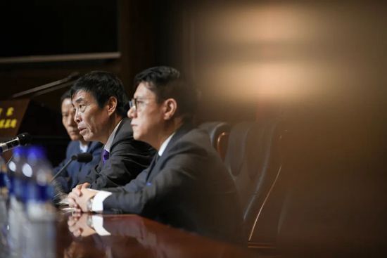 而且他还有很多关于球队问题需要回答，包括桑乔、转会、训练以及球队发展。